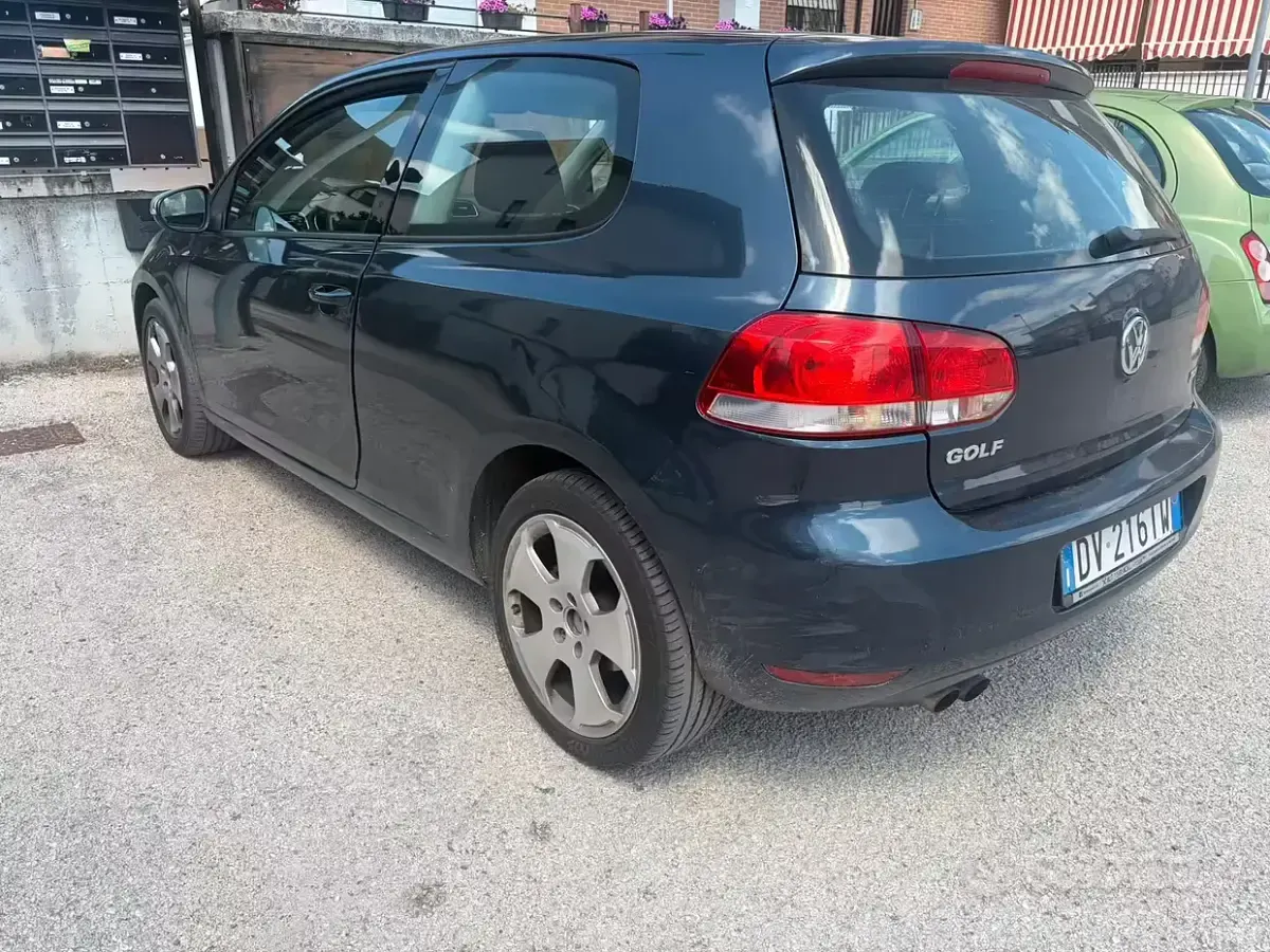 Usata VW Golf VI 110 CV (80 kW) 2009 Bluazzurro Utilitaria