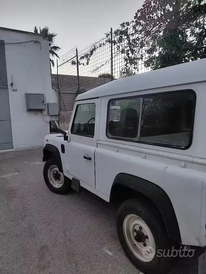 Usata Land Rover Defender 68 CV (50 kW) 1985 Bianco SUV