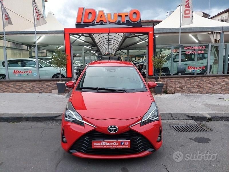 Usata Toyota Yaris Lounge 90 CV (66 kW) 2018 Rosso Berlina