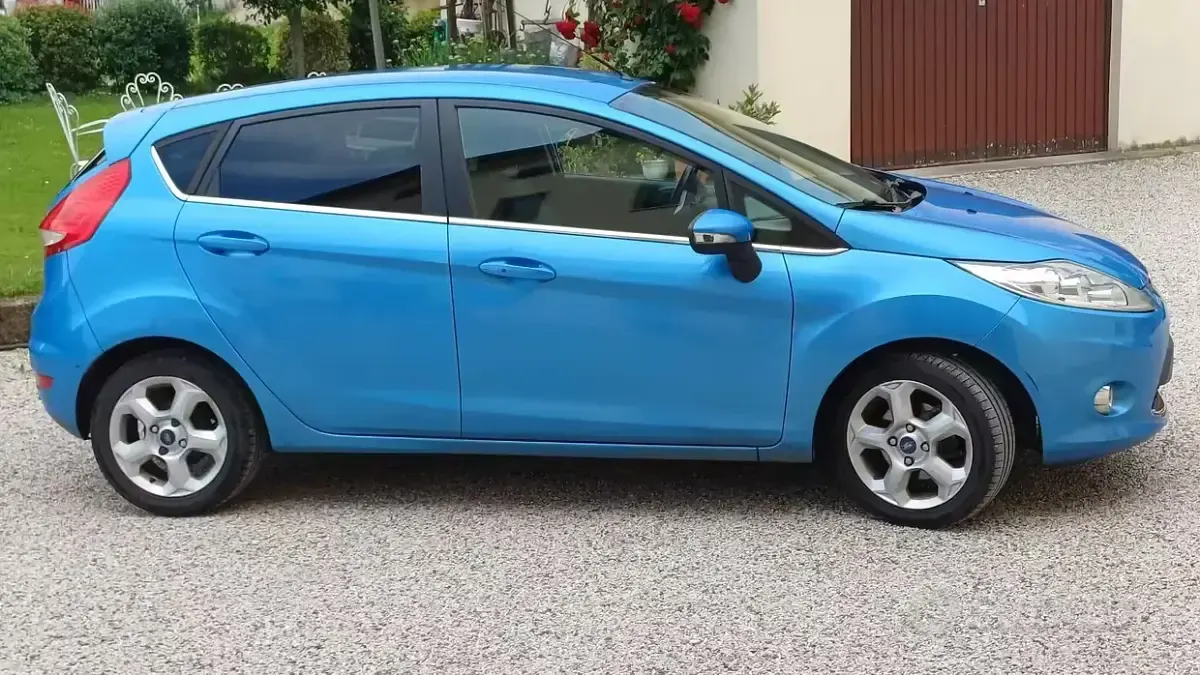 Usata Ford Fiesta 60 CV (44 kW) 2011 Bluazzurro Utilitaria