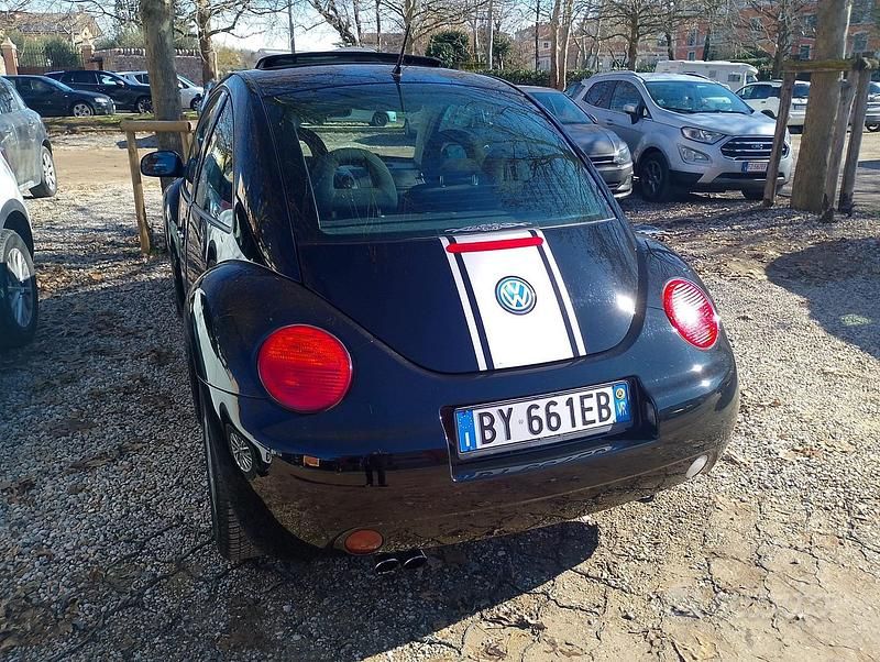 Usata VW New Beetle 101 CV (74 kW) 2002 Nero Utilitaria
