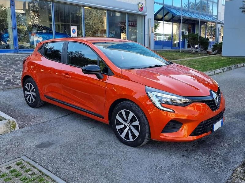 Usata Renault Clio V Equilibre 67 CV (49 kW) 2023 Arancione Berlina