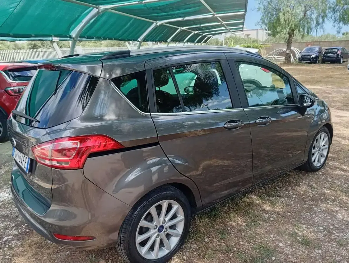Usata Ford B-MAX Titanium 75 CV (55 kW) 2016 Grigio Monovolume