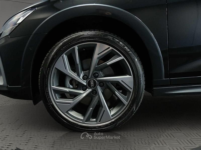Uusi Audi A3 Ambiente 150 HP (110 kW) 2025 Musta Viistoperä