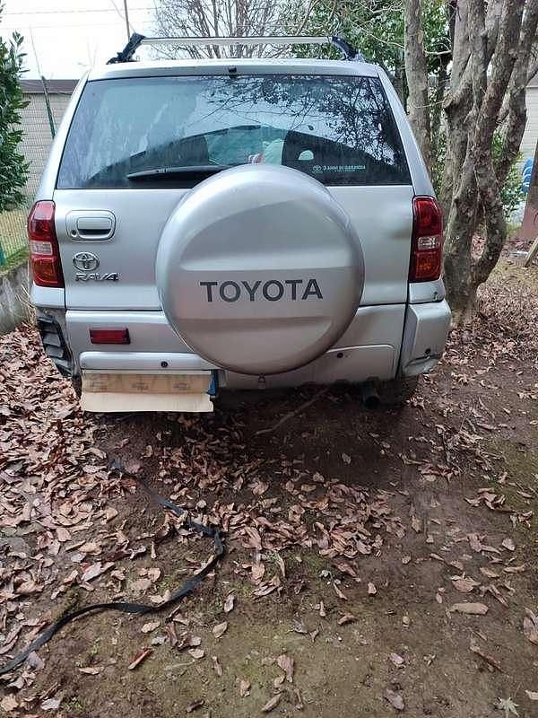 Usata Toyota RAV4 Sol 116 CV (85 kW) 2006 Argento SUV