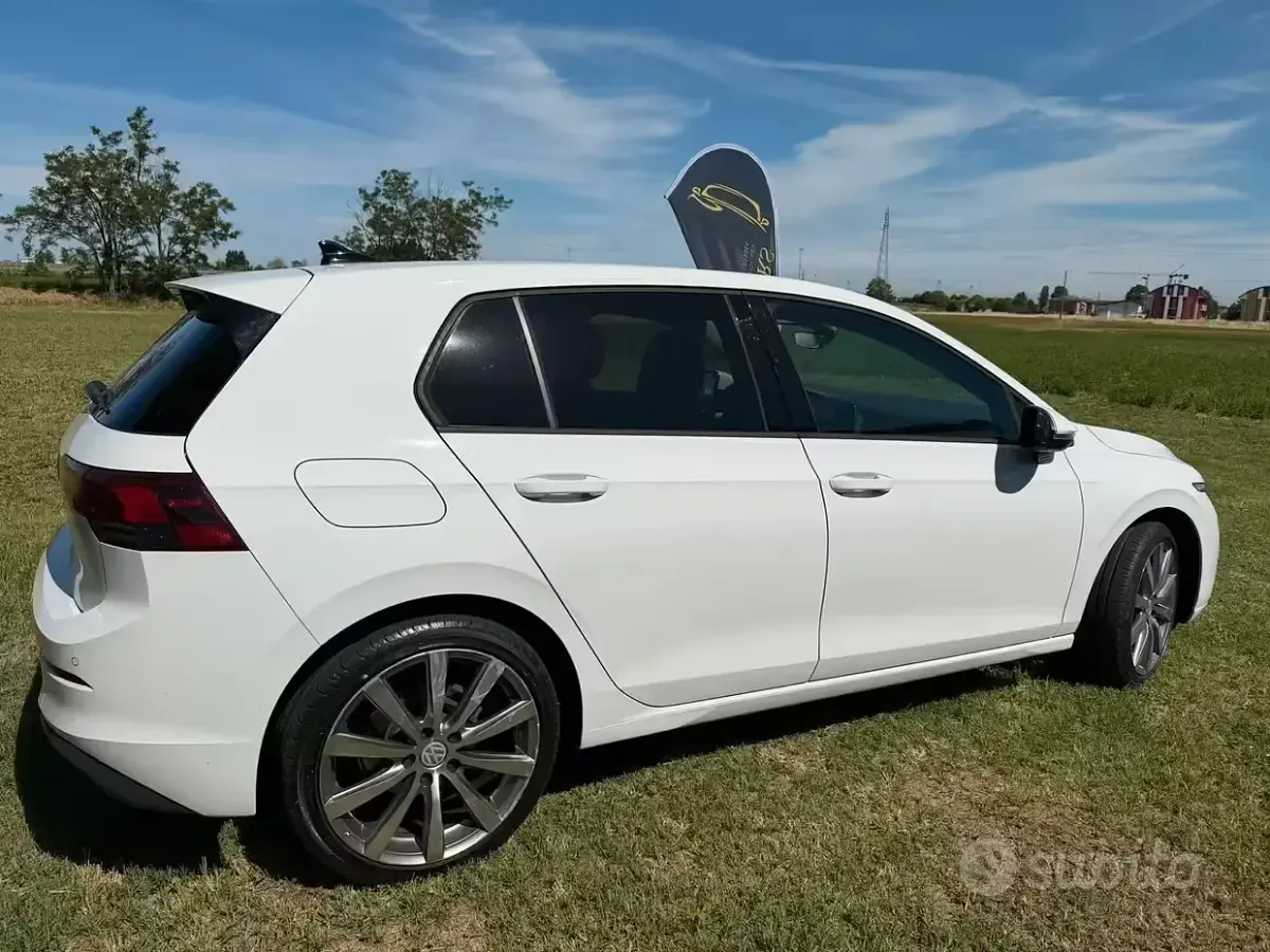 Usata VW Golf VIII Life 116 CV (85 kW) 2022 Bianco Berlina
