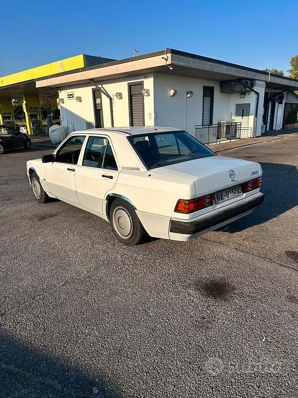 Usata Mercedes 190 118 CV (86 kW) 1990 Bianco Berlina