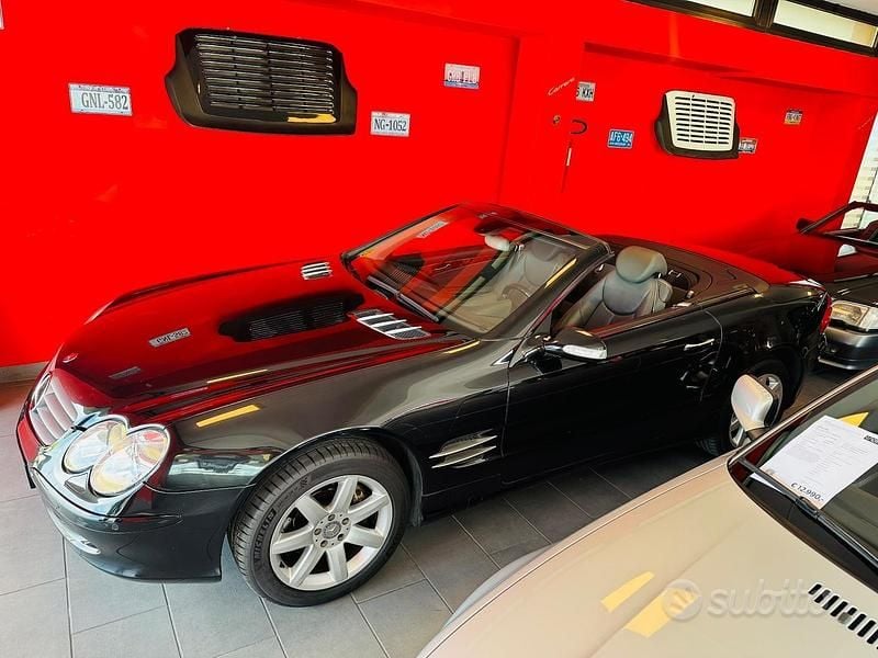 Usata Mercedes SL500 306 CV (225 kW) 2002 Nero Cabrio