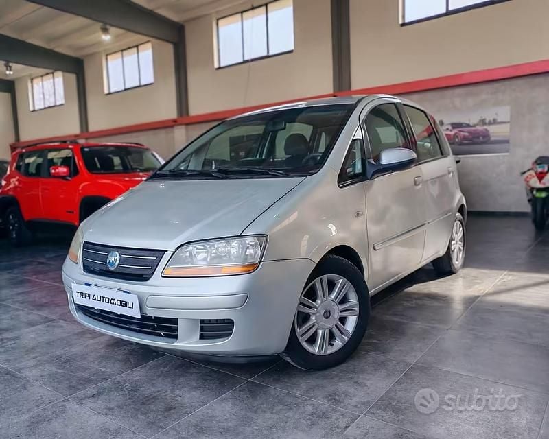 Usata Fiat Idea S 95 CV (69 kW) 2011 Grigio Monovolume