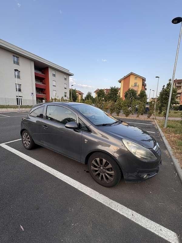 Usata 2011 Opel Corsa Edition Tre volumi | 2000 € (Super prezzo) - Immagine 1/4
