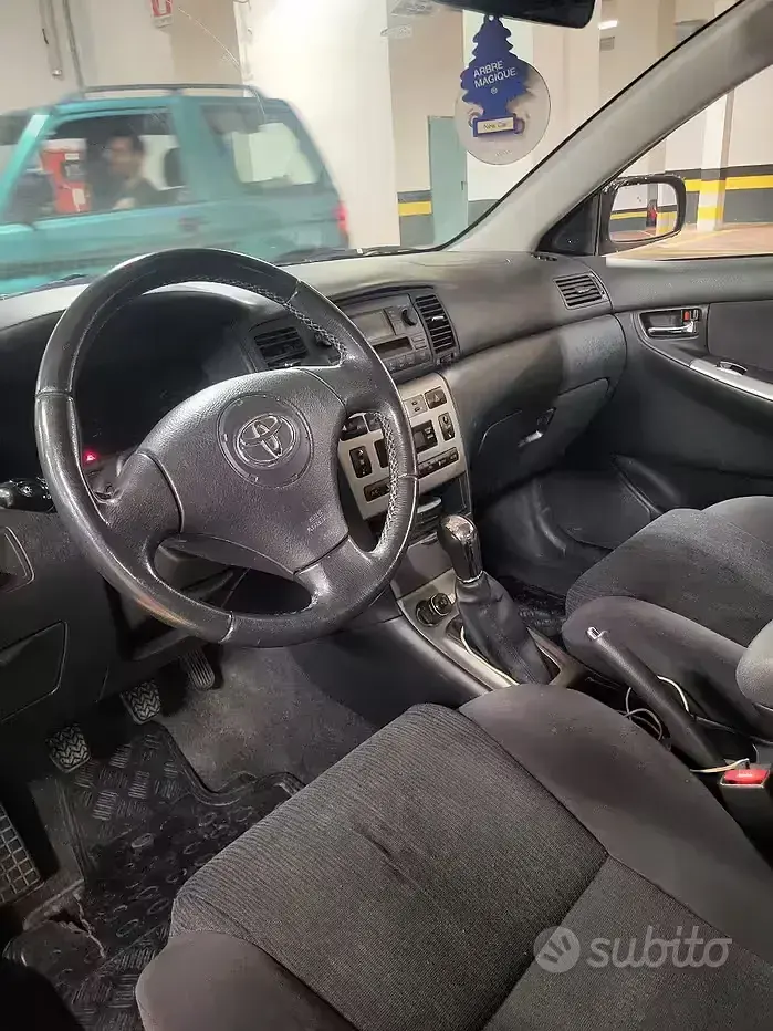 Usata Toyota Corolla 97 CV (71 kW) 2004 Nero Berlina