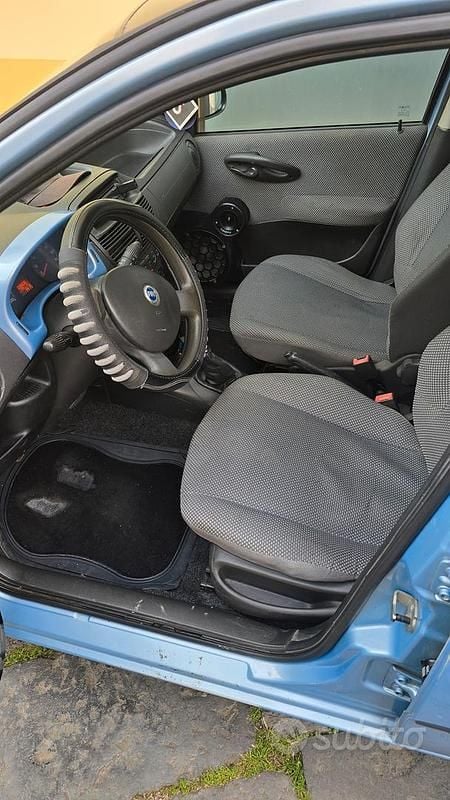 Usata Fiat Punto 2003 Utilitaria