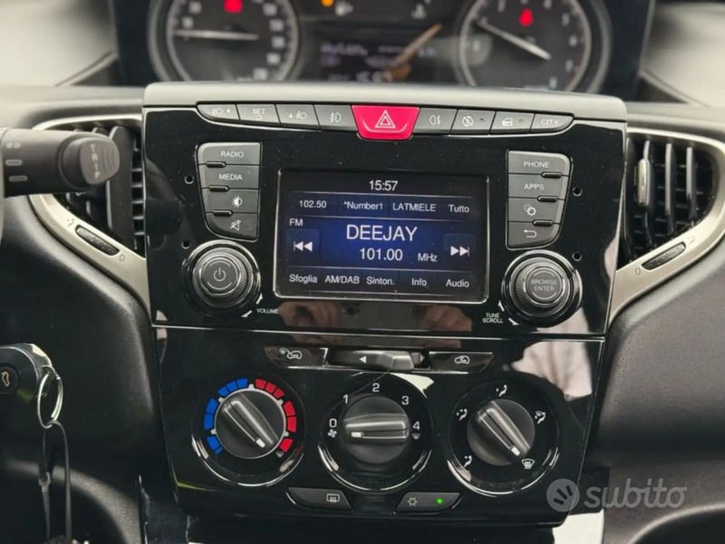 Usata Lancia Ypsilon Gold 69 CV (50 kW) 2019 Bianco Utilitaria