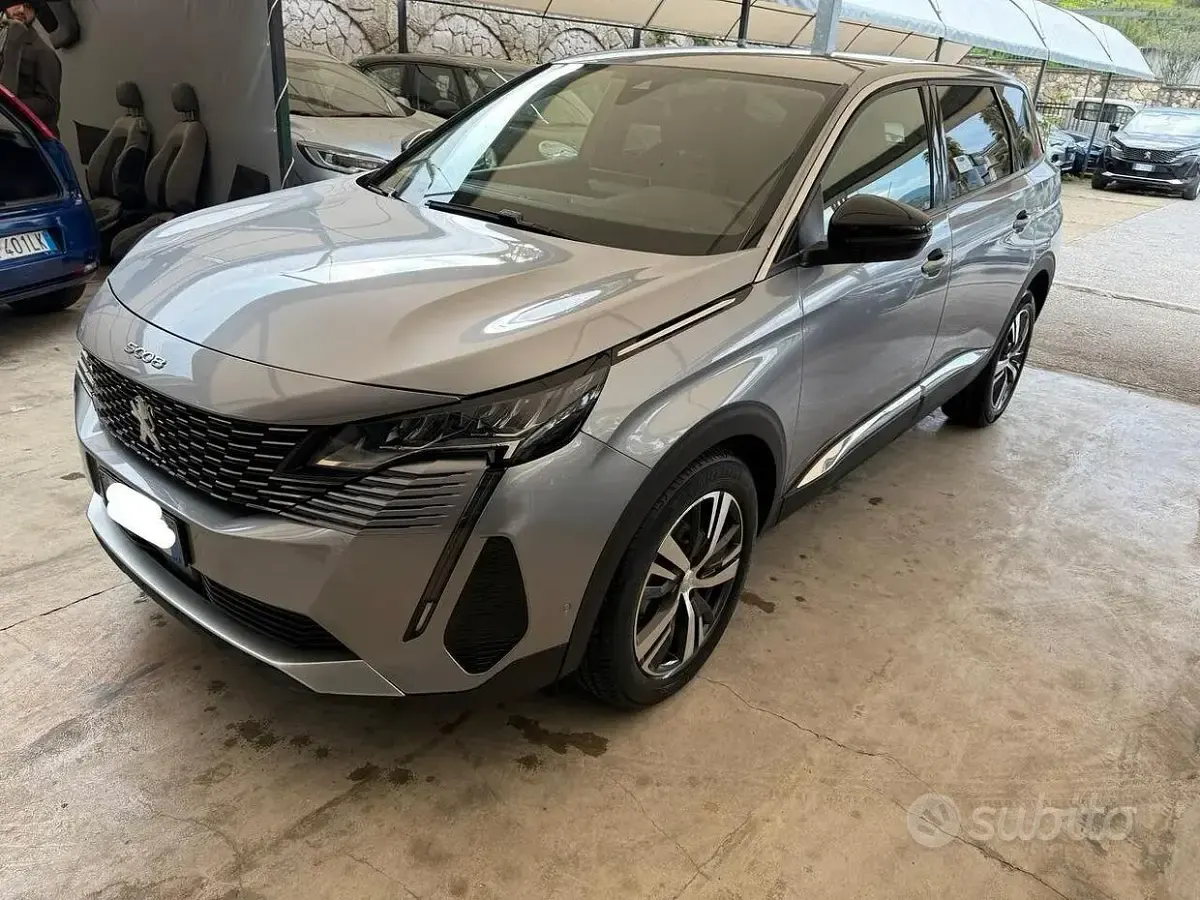 Usata Peugeot 5008 Allure 131 CV (96 kW) 2023 Grigio SUV