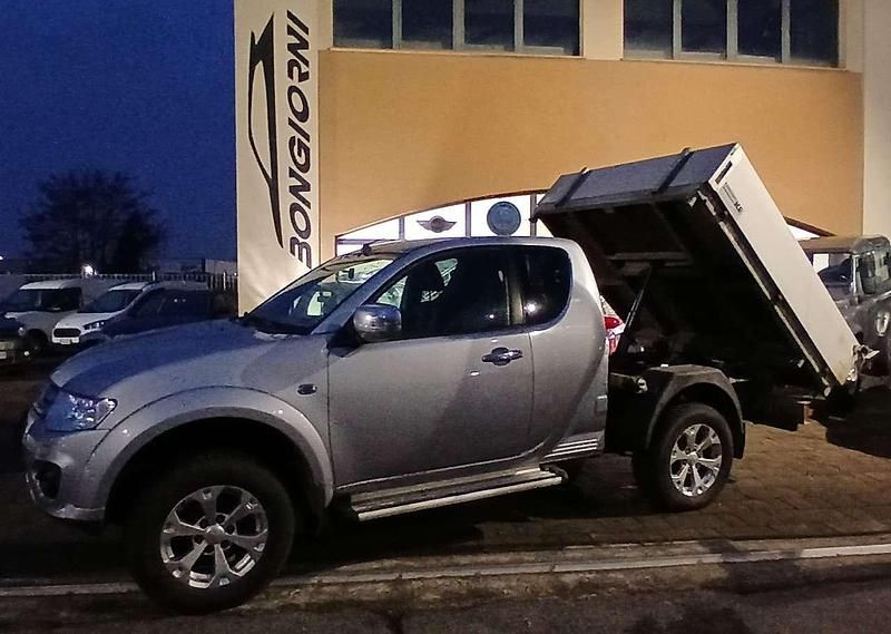 Usata Mitsubishi L200 178 CV (130 kW) 2015 Verice metallizzata Pick-up