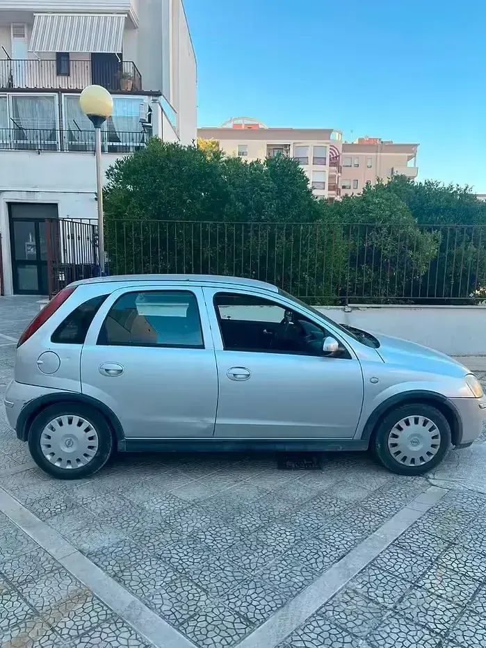 Usata Opel Corsa 69 CV (50 kW) 2004 Grigio Utilitaria