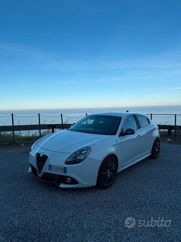 Bianco Usata 2010 Alfa Romeo Giulietta Quadrifoglio Verde Tre volumi | 15.000 € - Immagine 1/4