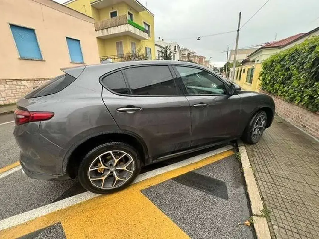 Usata Alfa Romeo Stelvio 209 CV (153 kW) 2018 Grigio SUV