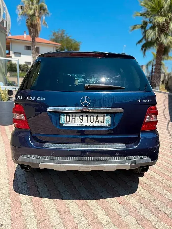 Usata Mercedes ML320 224 CV (164 kW) 2007 Bluazzurro SUV