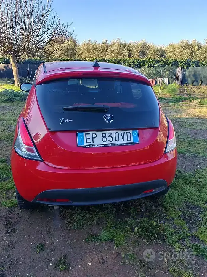 Usata Lancia Ypsilon 69 CV (50 kW) 2013 Rosso Utilitaria