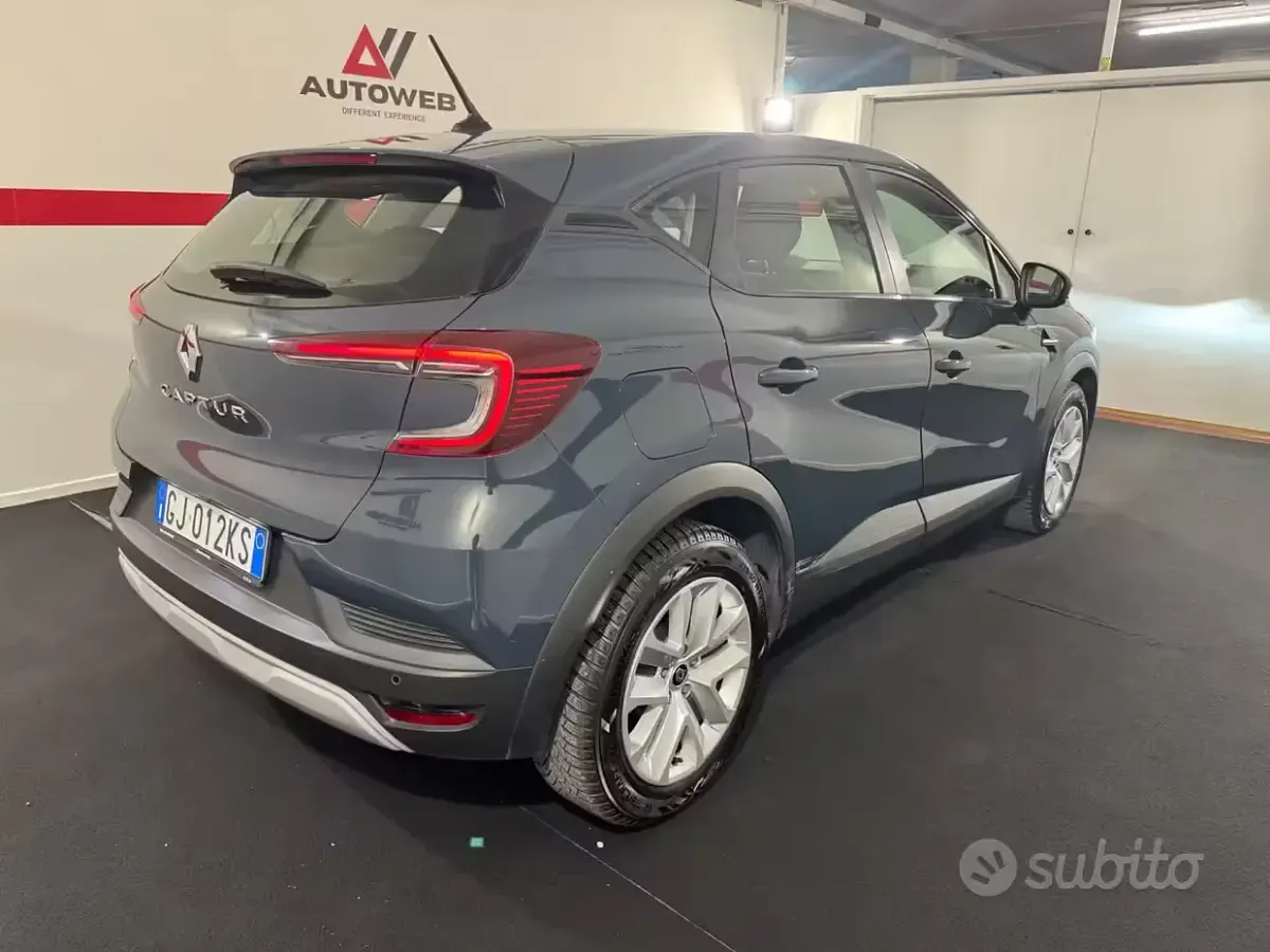 Usata Renault Captur Intens 101 CV (74 kW) 2022 Grigio SUV