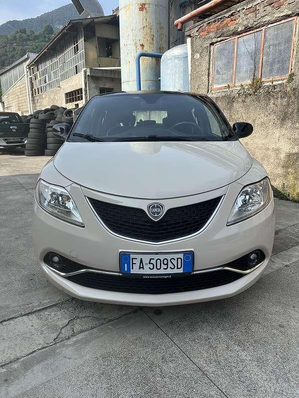 Usata Lancia Ypsilon 95 CV (69 kW) 2015 Utilitaria