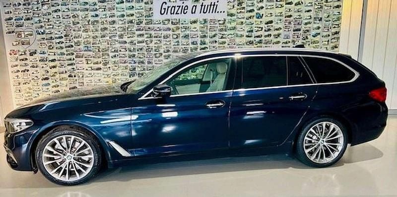 Blu/azzurro Usata 2018 BMW 520 Luxury Line Station wagon | 20.600 € (Buon prezzo) - Immagine 1/4