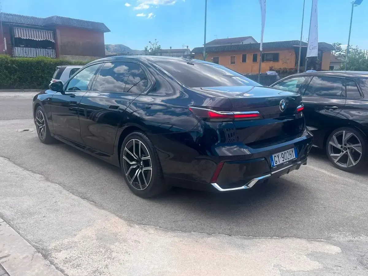 Usata BMW 740 M Sport 285 CV (209 kW) 2025 Blu Berlina