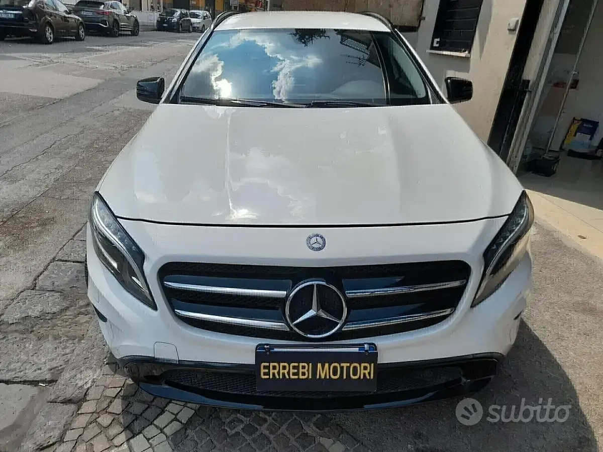 Usata Mercedes GLA180 Premium 109 CV (80 kW) 2015 Bianco SUV