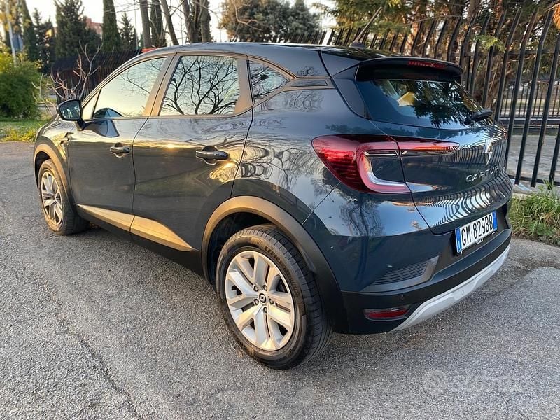 Usata Renault Captur Techno 101 CV (74 kW) 2022 Grigio SUV