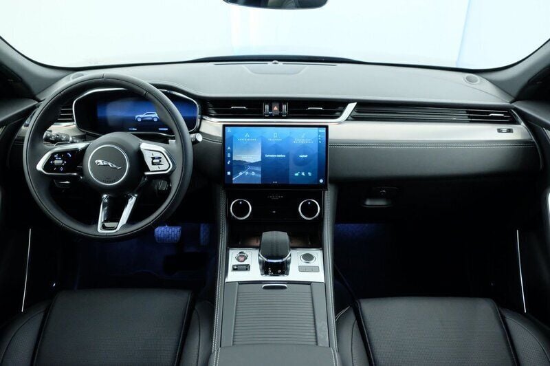 Usata Jaguar F-Pace R-Dynamic 163 CV (119 kW) 2024 Nero metallizzato SUV