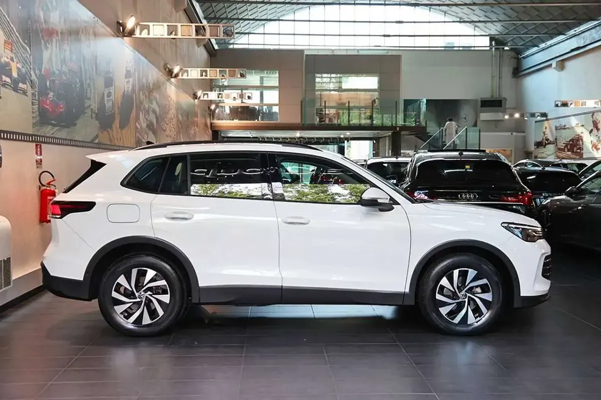 Usata VW Tiguan Life 131 CV (96 kW) 2024 Bianco SUV