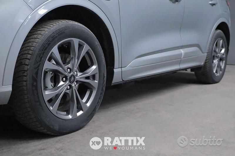 Usata Ford Kuga ST-Line X 152 CV (111 kW) 2023 Solar silver SUV