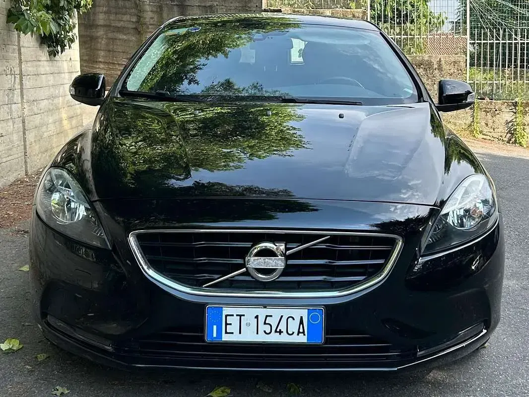 Usata Volvo V40 Kinetic 115 CV (84 kW) 2013 Nero Berlina