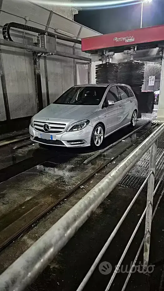 Usata Mercedes B180 109 CV (80 kW) 2013 Grigio Utilitaria