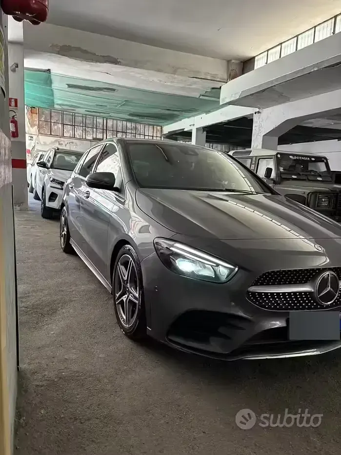 Usata Mercedes 200 AMG 150 CV (110 kW) 2021 Grigio Monovolume