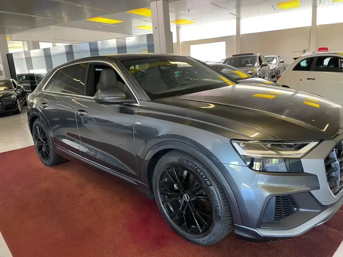 Usata Audi Q8 Sport 286 CV (210 kW) 2020 Grigio SUV