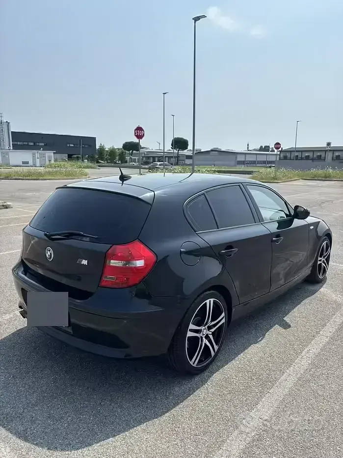Usata BMW 118 Efficient Dynamics 143 CV (105 kW) 2011 Nero Utilitaria