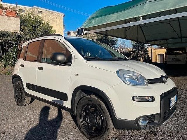 Usata Fiat Panda 4x4 S 95 CV (69 kW) 2018 Bianco Utilitaria