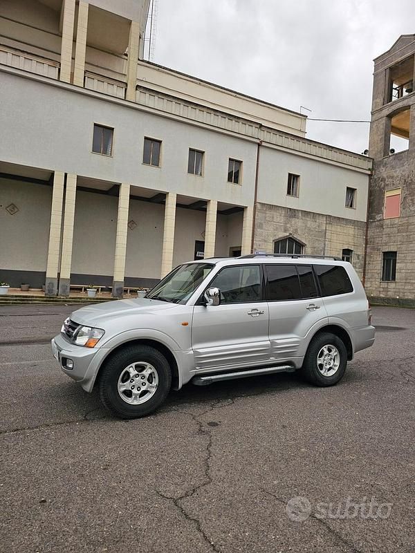 Usata Mitsubishi Pajero 165 CV (121 kW) 2000 Argento SUV