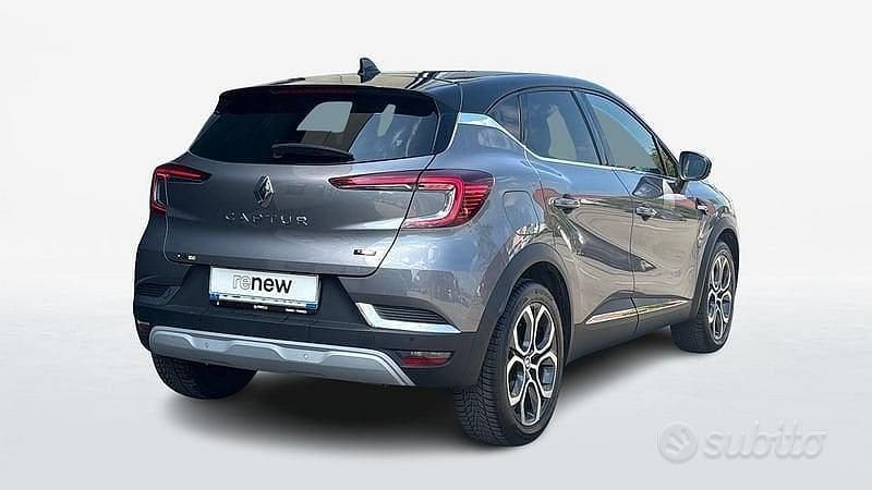 Usata Renault Captur Techno 145 CV (106 kW) 2023 Grigio scuro SUV