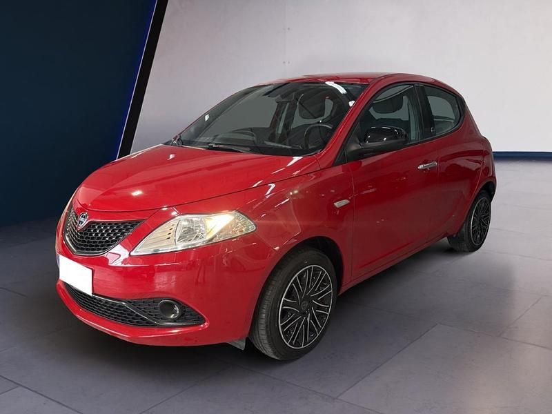 Usata Lancia Ypsilon Gold 70 CV (51 kW) 2021 Rosso Utilitaria