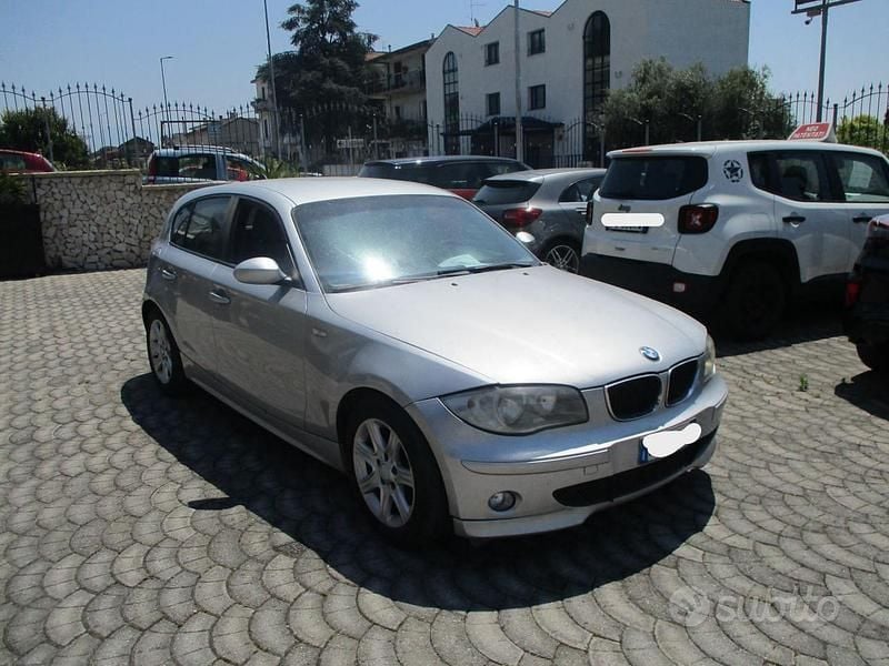 Usata BMW 118 122 CV (89 kW) 2005 Grigio Utilitaria