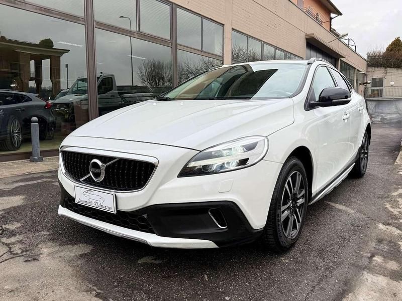 Usata Volvo V40 CC 190 CV (139 kW) 2018 Bianco Station wagon