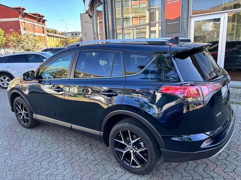 Usata Toyota RAV4 Hybrid Style 155 CV (114 kW) 2017 Blu/azzurro SUV