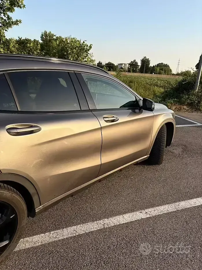 Usata Mercedes GLA180 Business 122 CV (89 kW) 2020 Grigio SUV