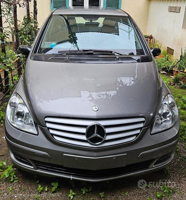Grigio Usata 2008 Mercedes B180 Monovolume | 2000 € - Immagine 1/4