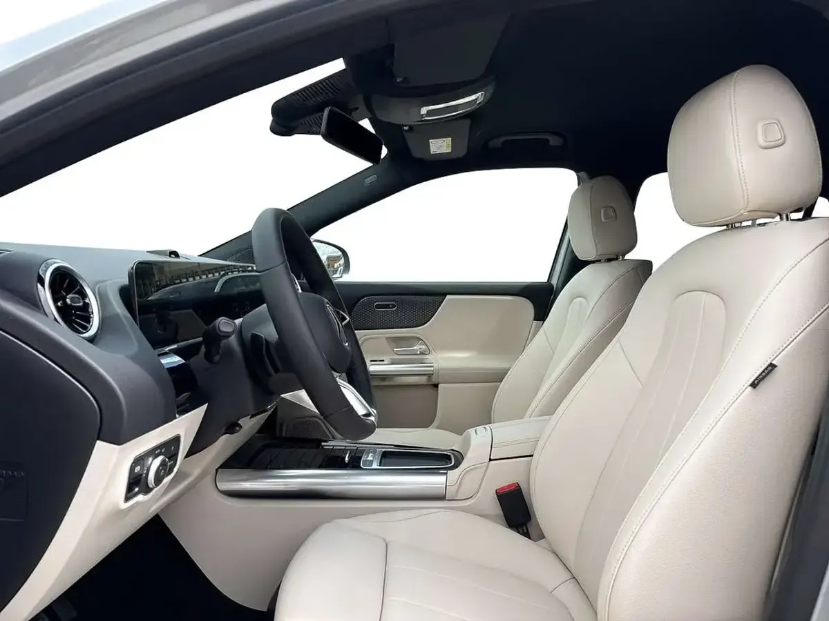 Nouvelle Mercedes GLA200 150 ch (110 kW) 2026 Argent SUV