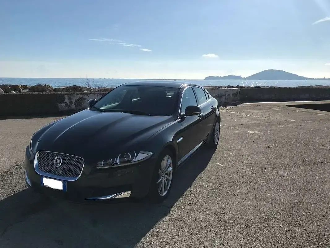 Usata Jaguar XF Premium Luxury 200 CV (147 kW) 2014 Grigio Berlina