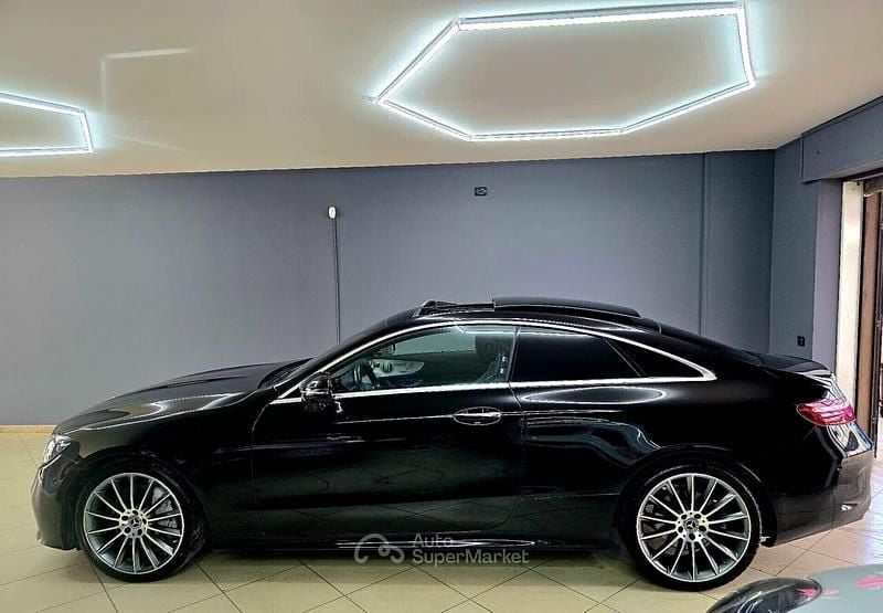 Usata Mercedes E400 Premium Plus 330 CV (242 kW) 2021 Nero Coupé
